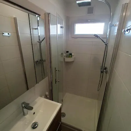 Bord De - En Front De *