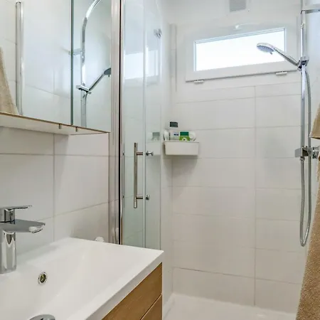 Apartment Bord De - En Front De *