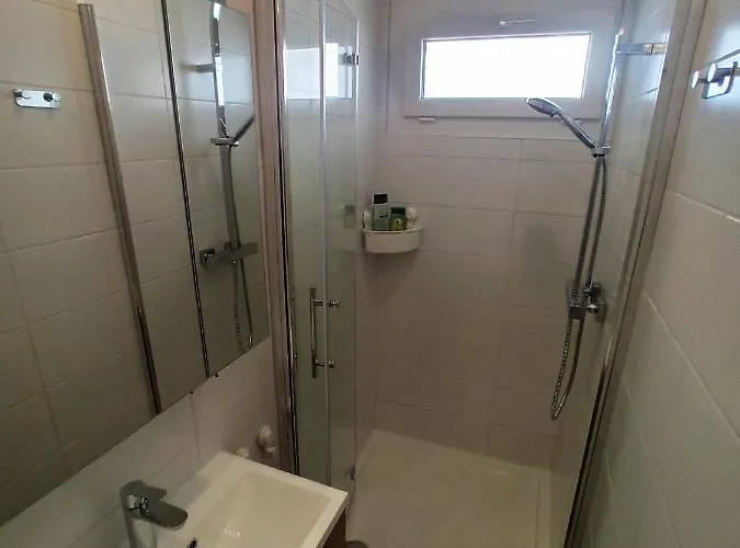 Bord De - En Front De *